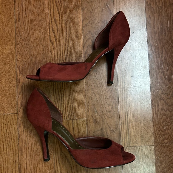 BCBGirls red velvety peep toe size 7 heels. Super cute shoes. - Picture 1 of 8